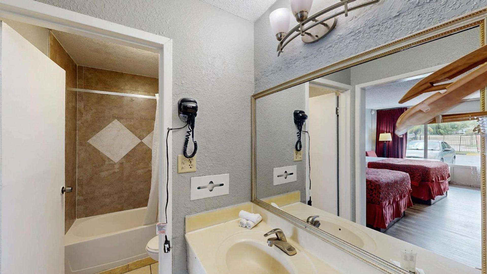 Days Inn by Wyndham Orlando Downtown photo 12