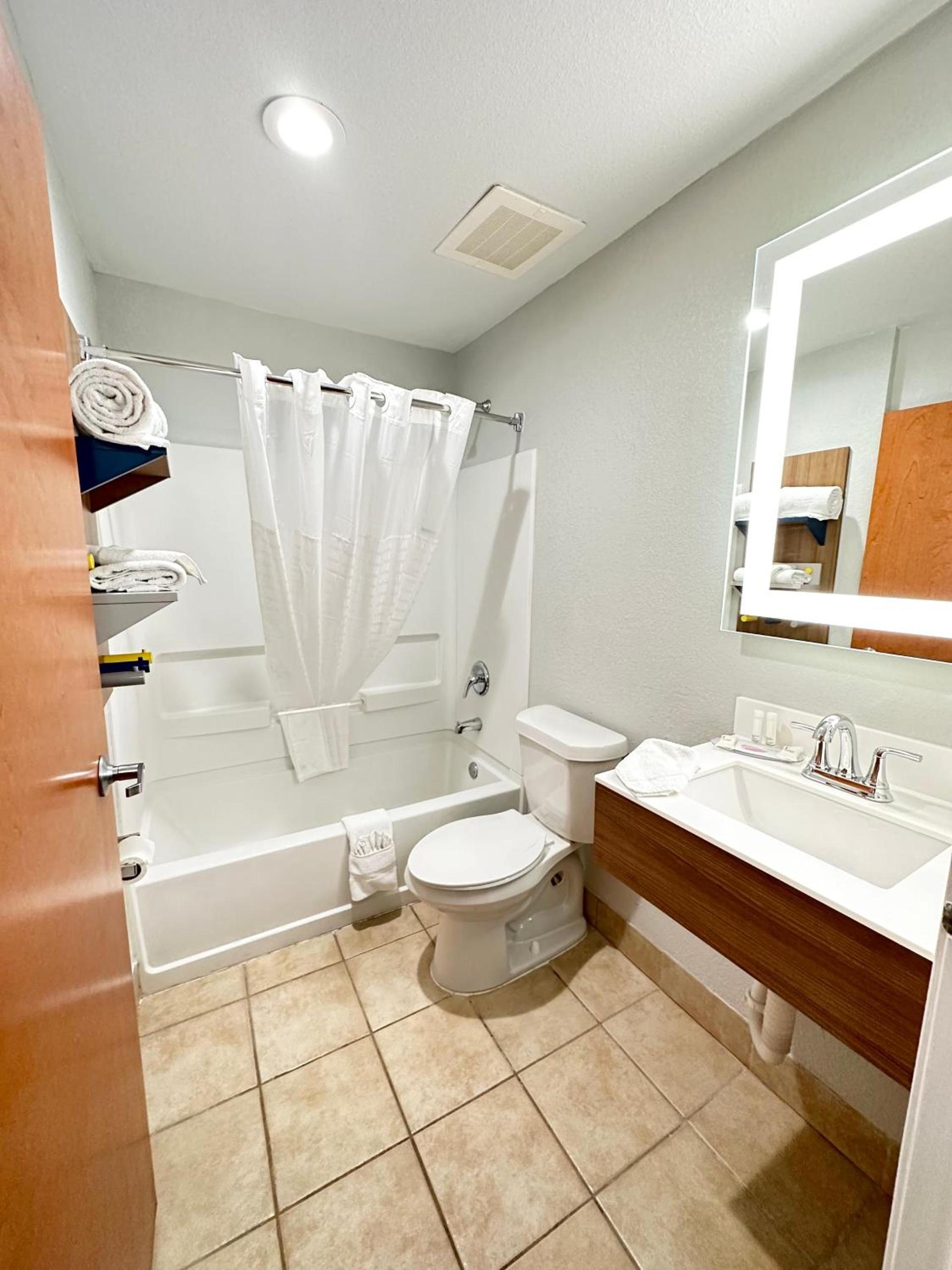 Microtel Inn & Suites by Wyndham of Houma photo 46