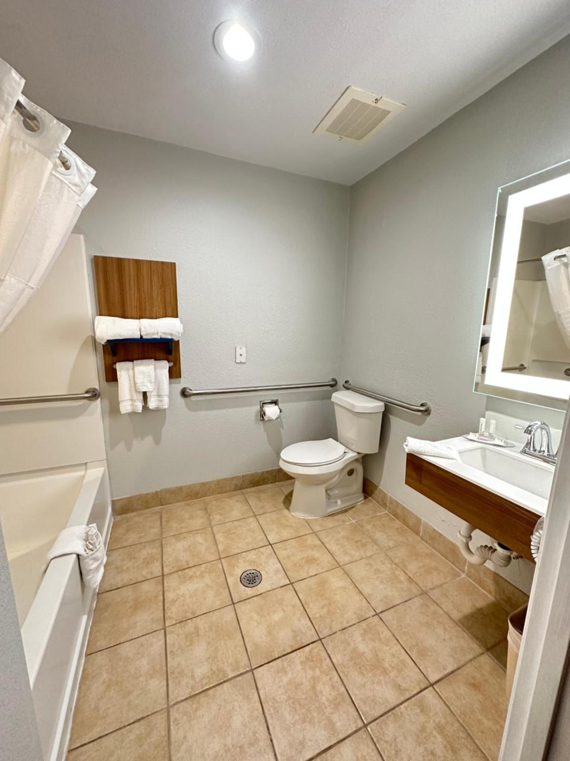 Microtel Inn & Suites by Wyndham of Houma photo 50
