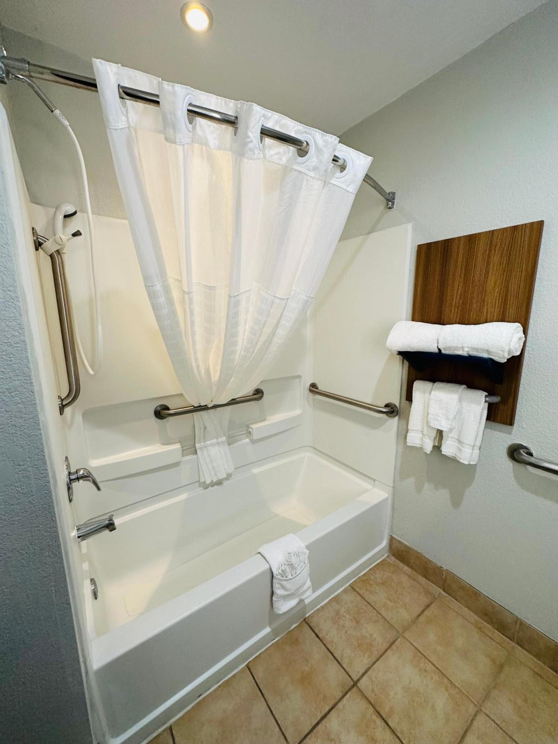 Microtel Inn & Suites by Wyndham of Houma photo 52