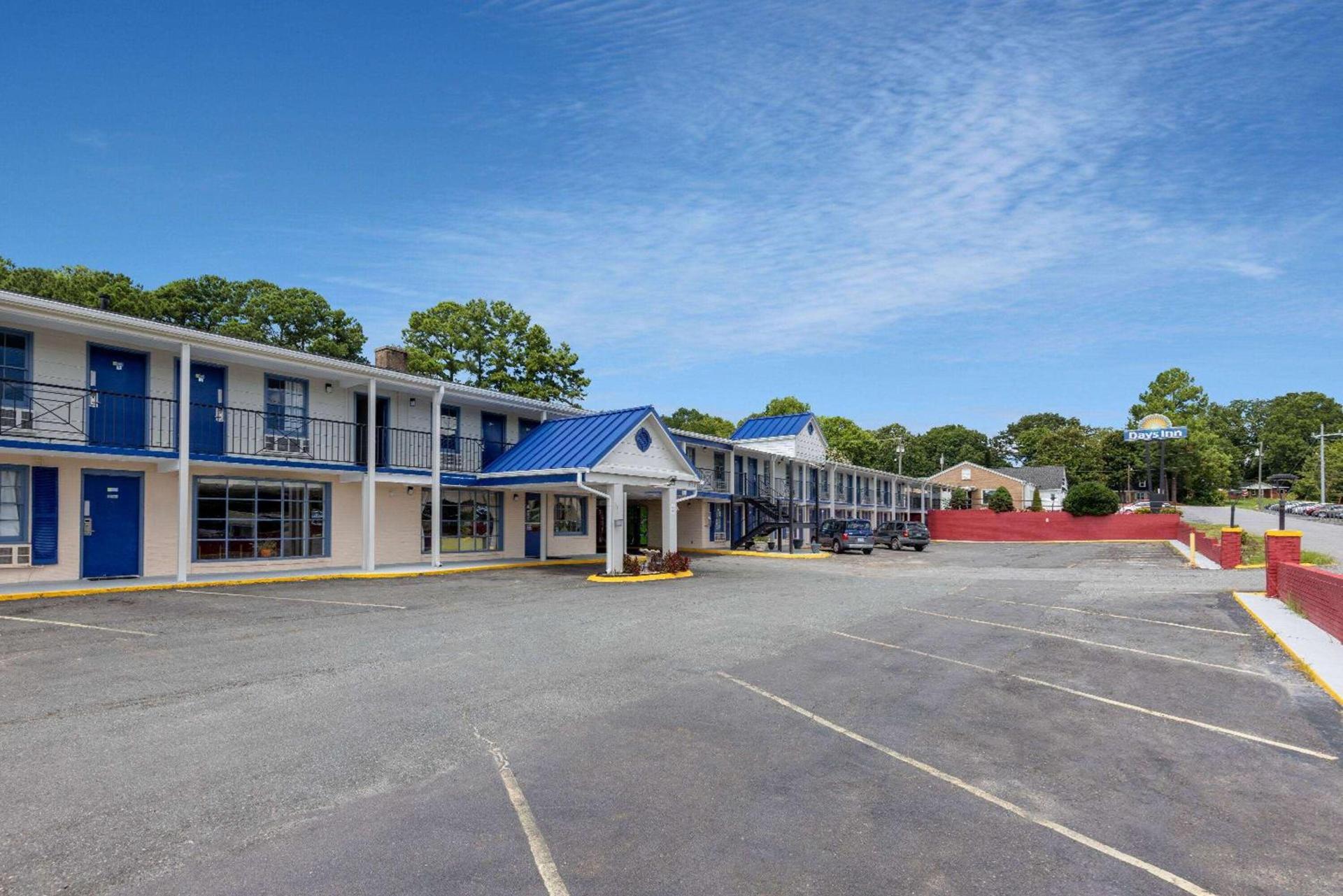 Days Inn by Wyndham Lincolnton photo 2