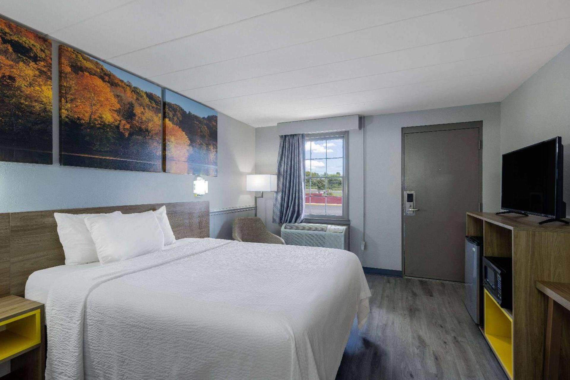 Days Inn by Wyndham Lincolnton photo 22