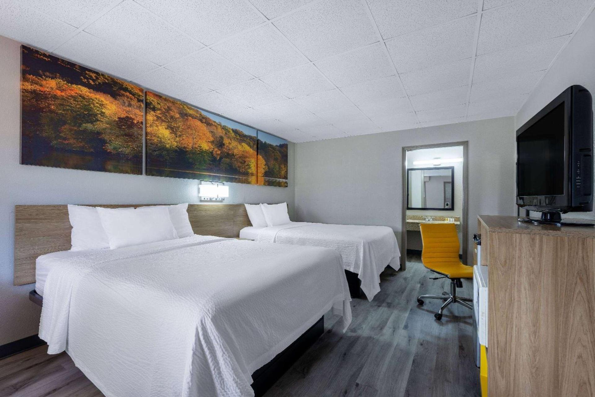 Days Inn by Wyndham Lincolnton photo 26