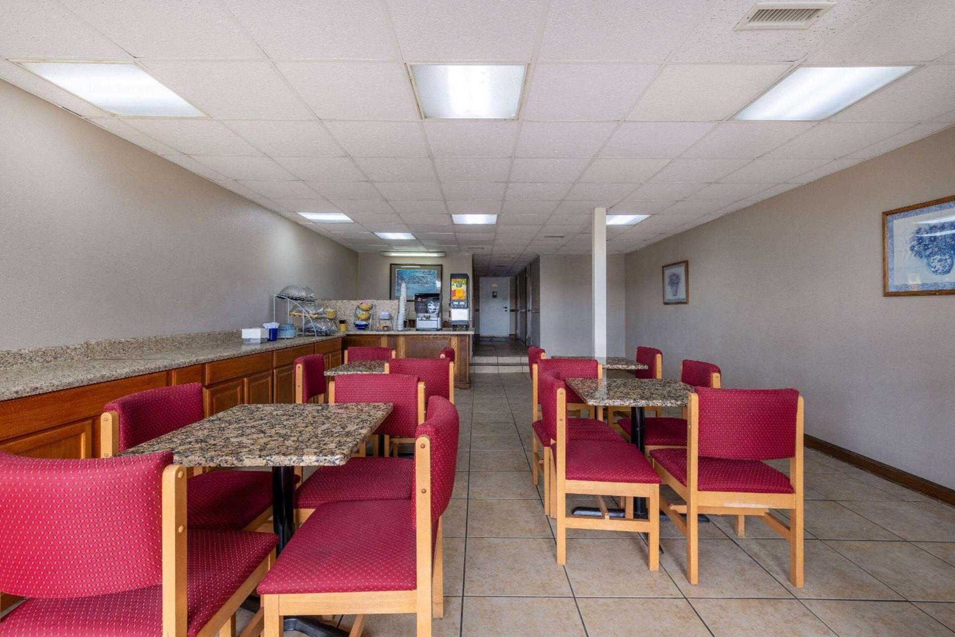 Days Inn by Wyndham Lincolnton photo 33