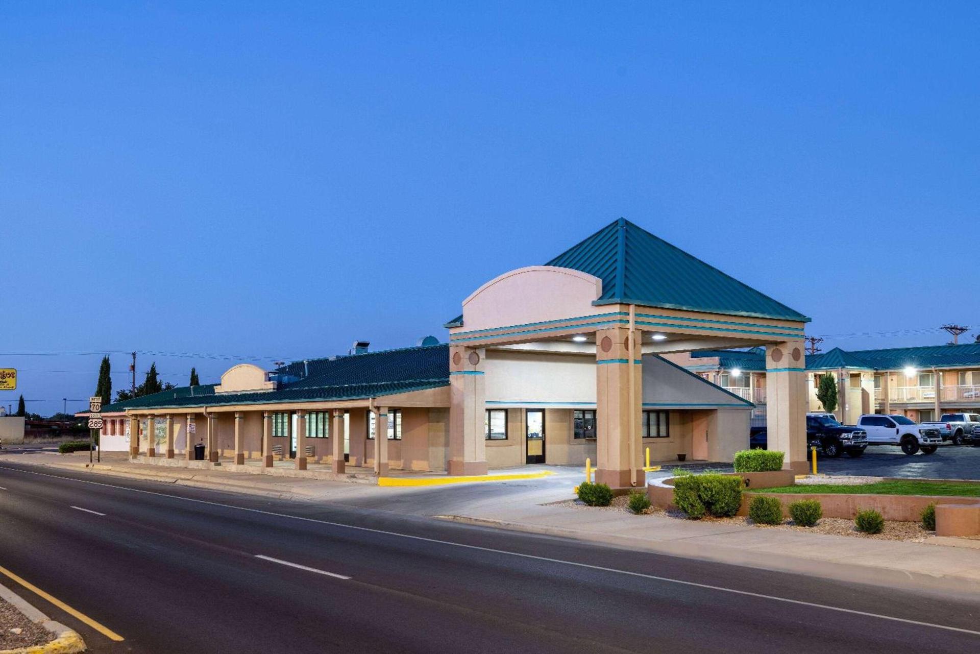 Days Inn by Wyndham Roswell photo 7
