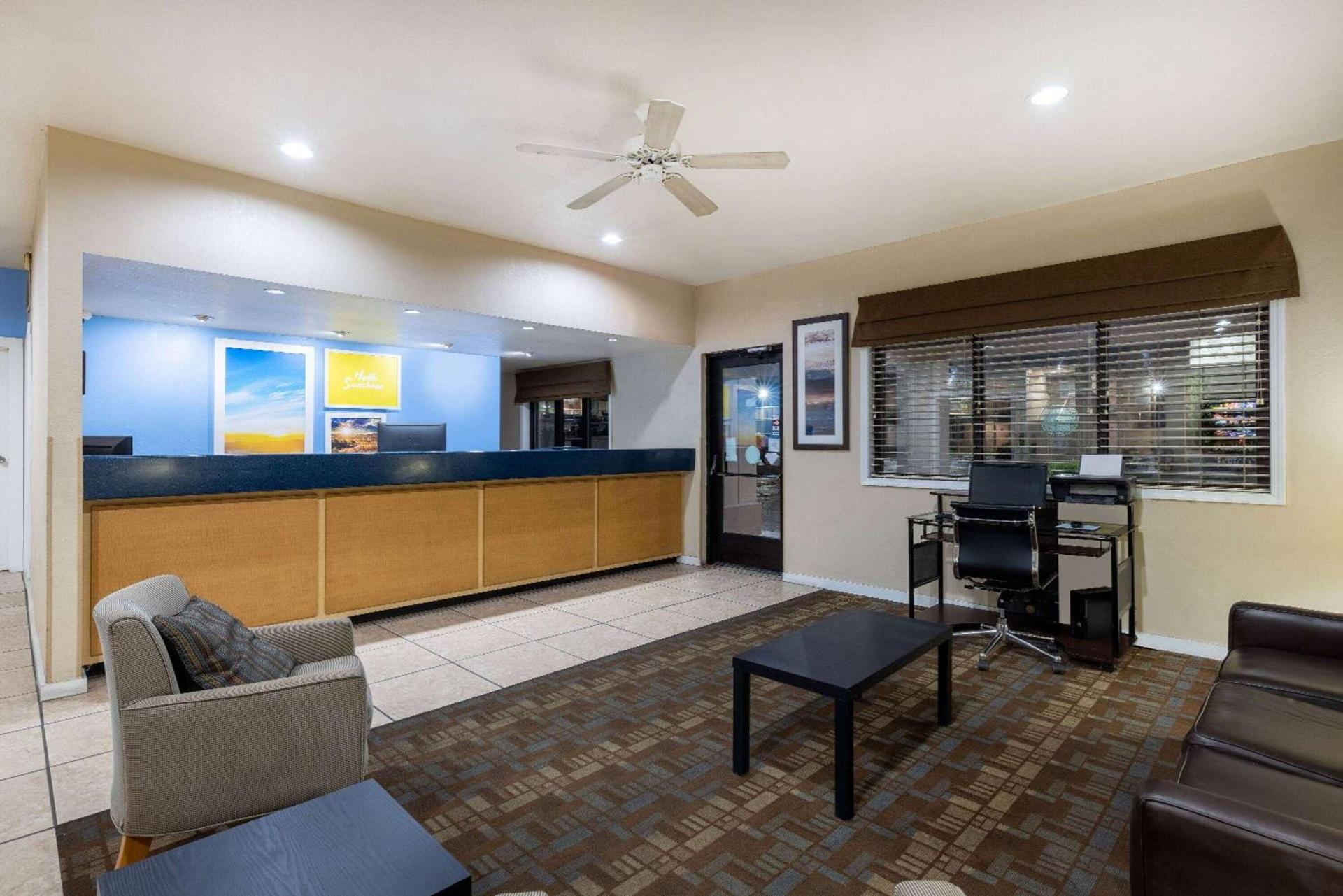 Days Inn by Wyndham Roswell photo 8