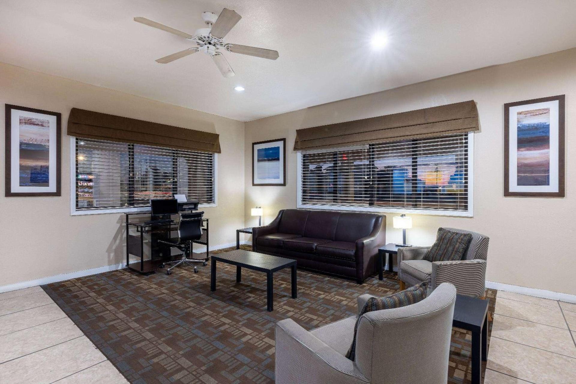Days Inn by Wyndham Roswell photo 10