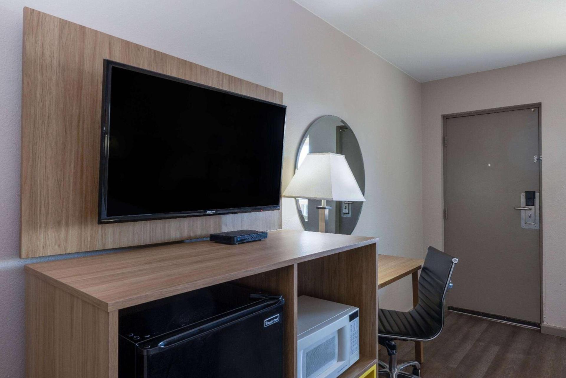 Days Inn by Wyndham Roswell photo 15