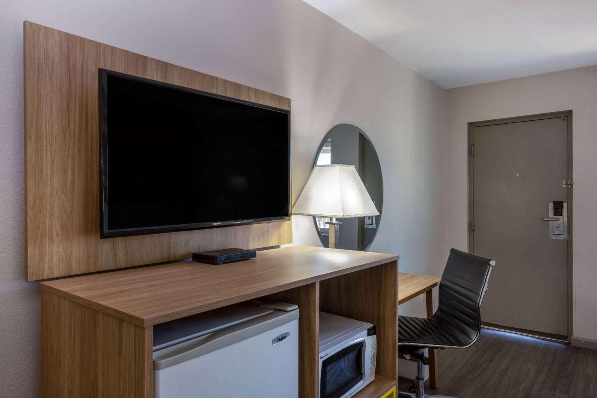 Days Inn by Wyndham Roswell photo 20