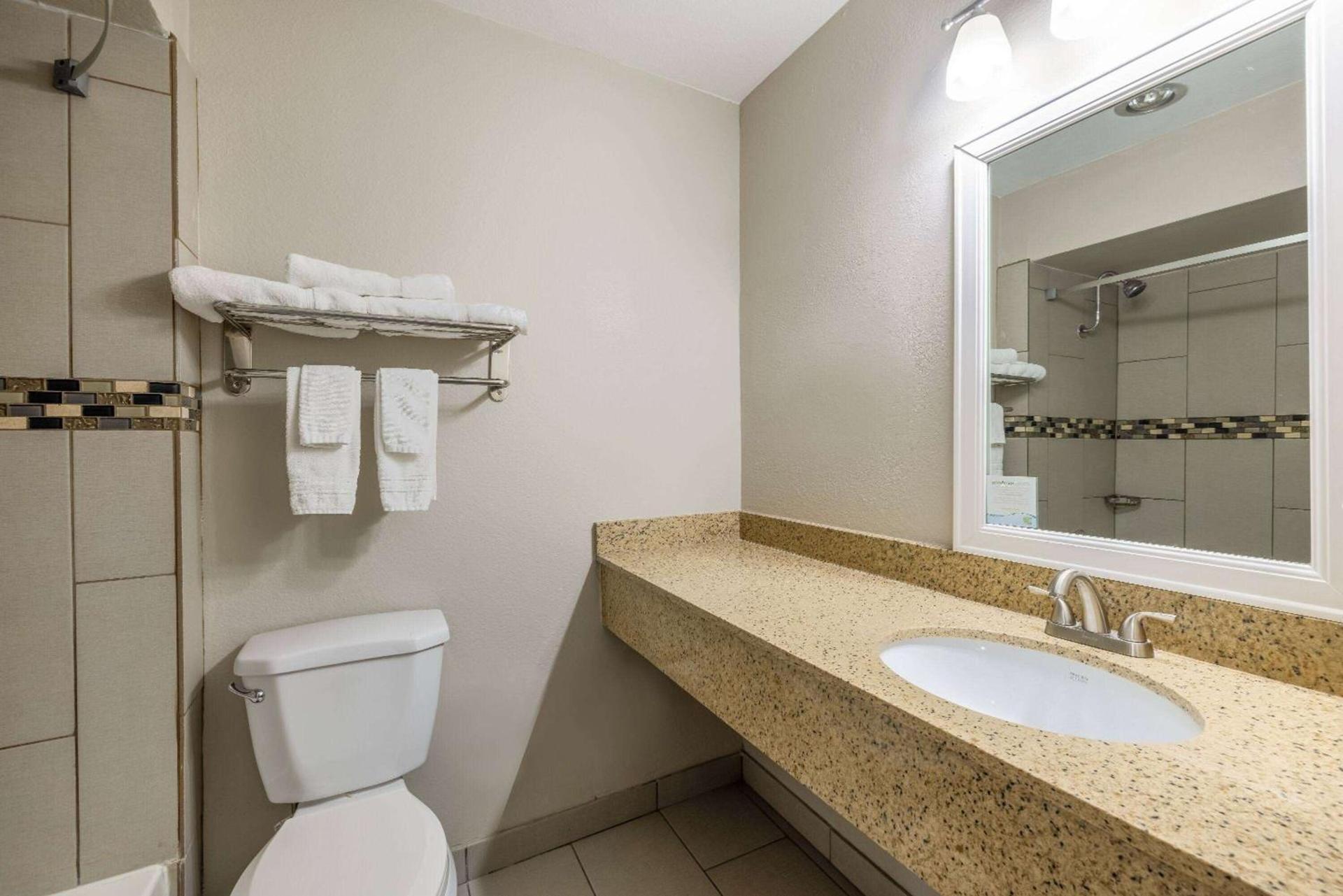 Days Inn by Wyndham Roswell photo 22