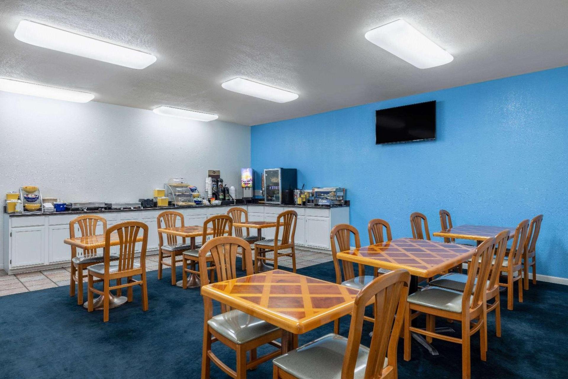Days Inn by Wyndham Roswell photo 24