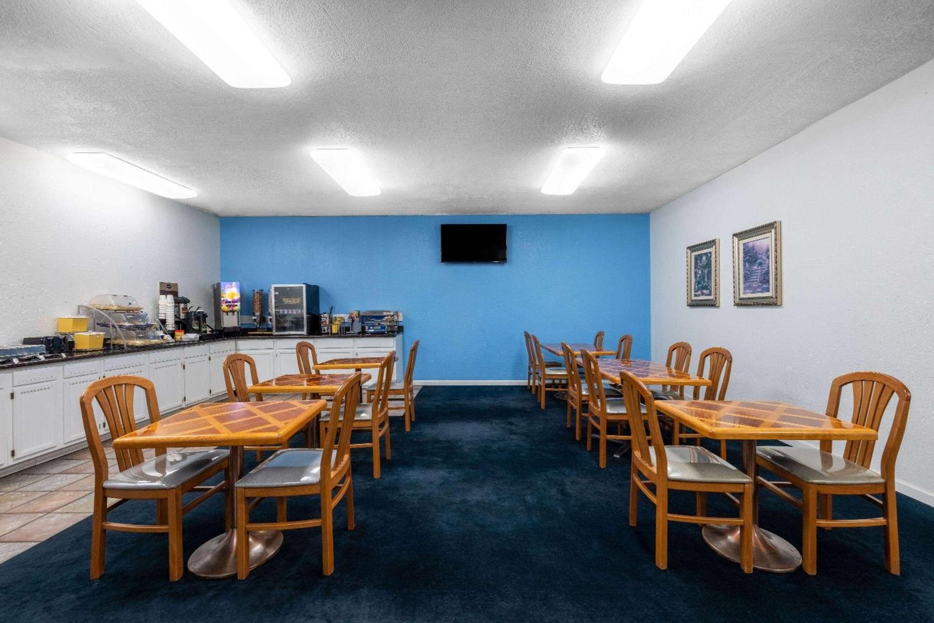 Days Inn by Wyndham Roswell photo 26