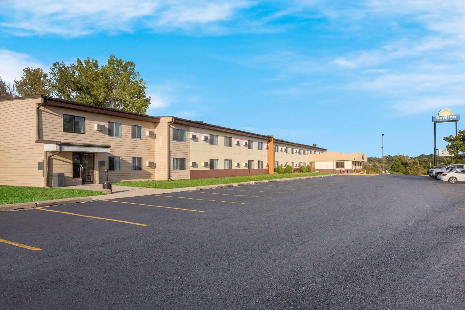 Days Inn by Wyndham Newton photo 3