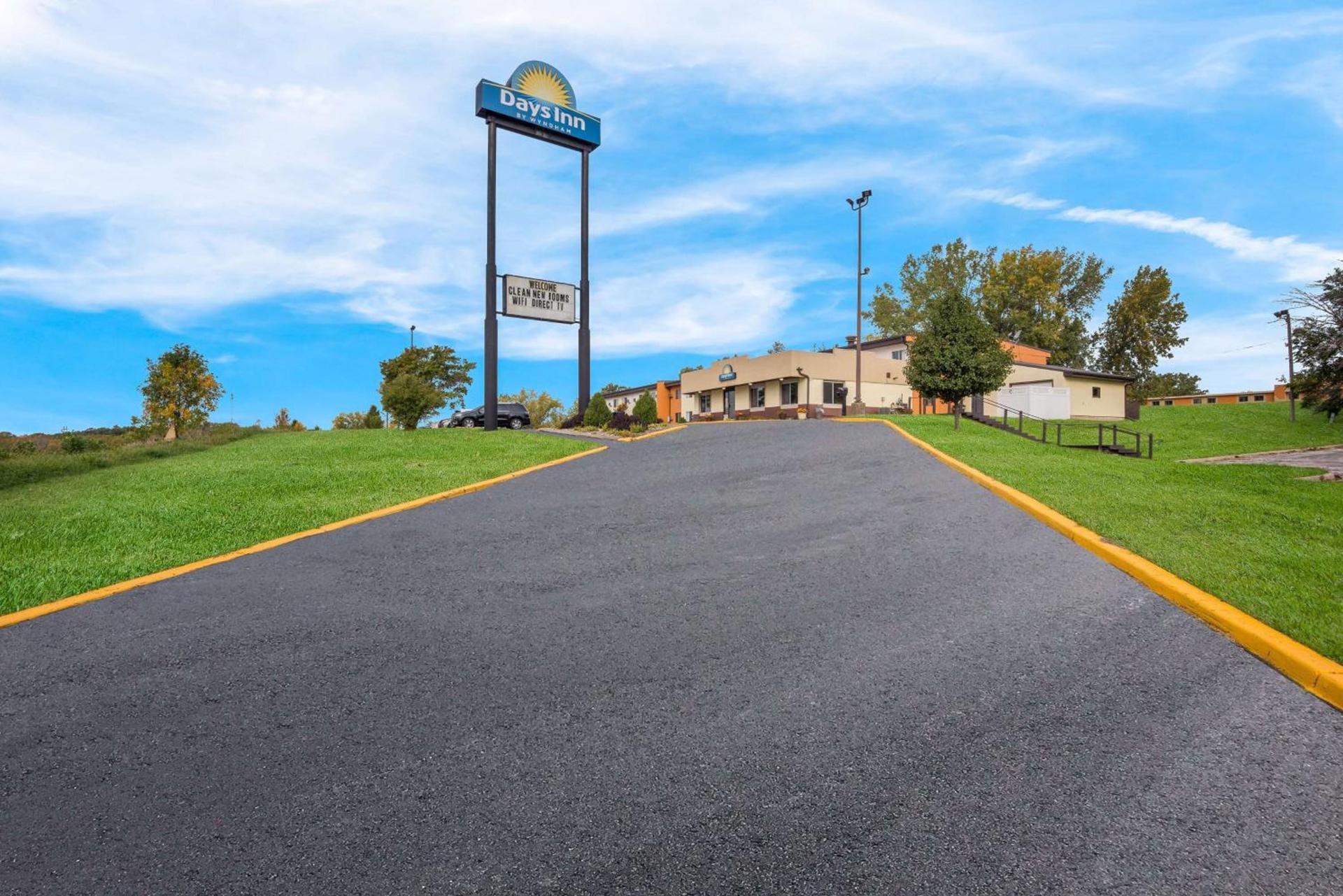 Days Inn by Wyndham Newton photo 4