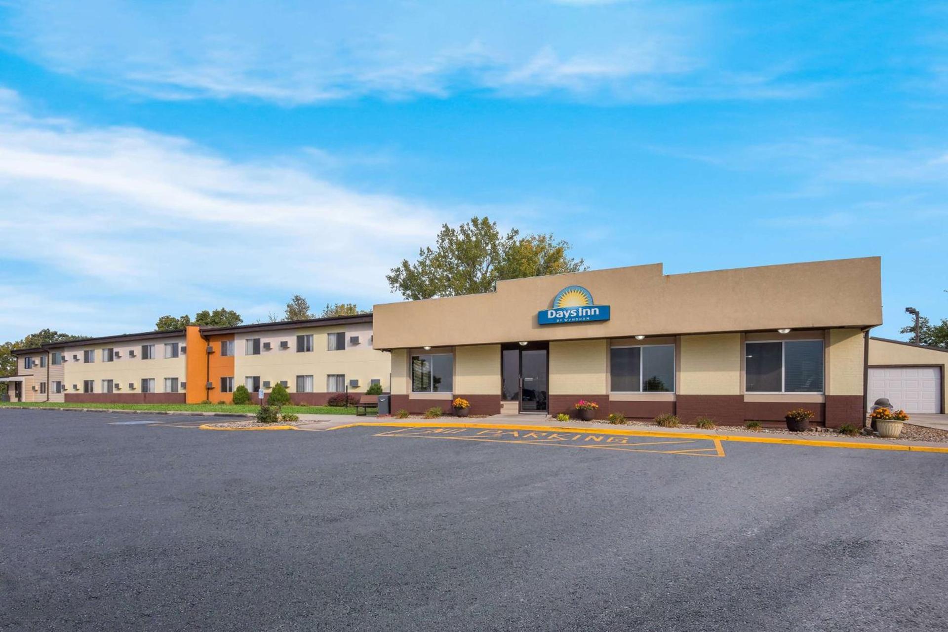 Days Inn by Wyndham Newton — hotel in Newton