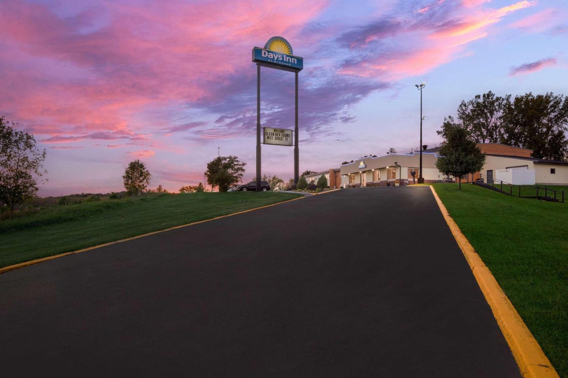 Days Inn by Wyndham Newton photo 6