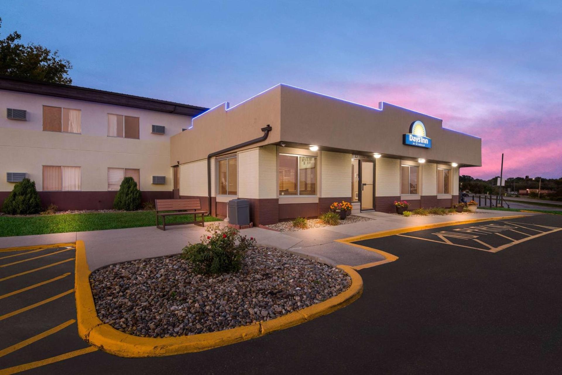 Days Inn by Wyndham Newton photo 8