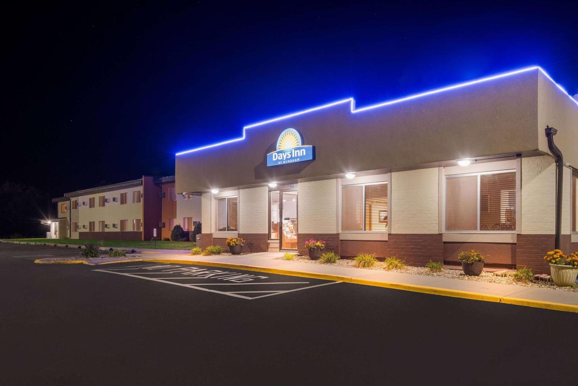 Days Inn by Wyndham Newton photo 9