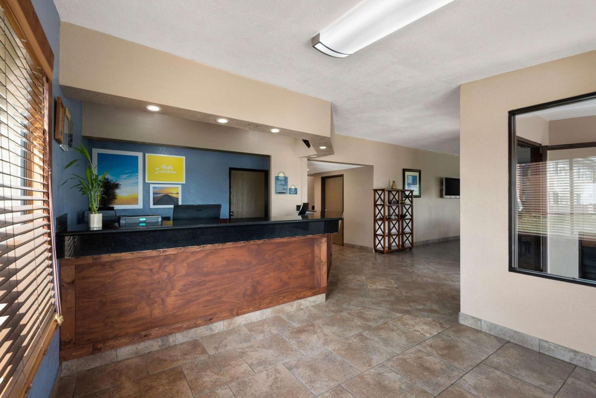 Days Inn by Wyndham Newton photo 11