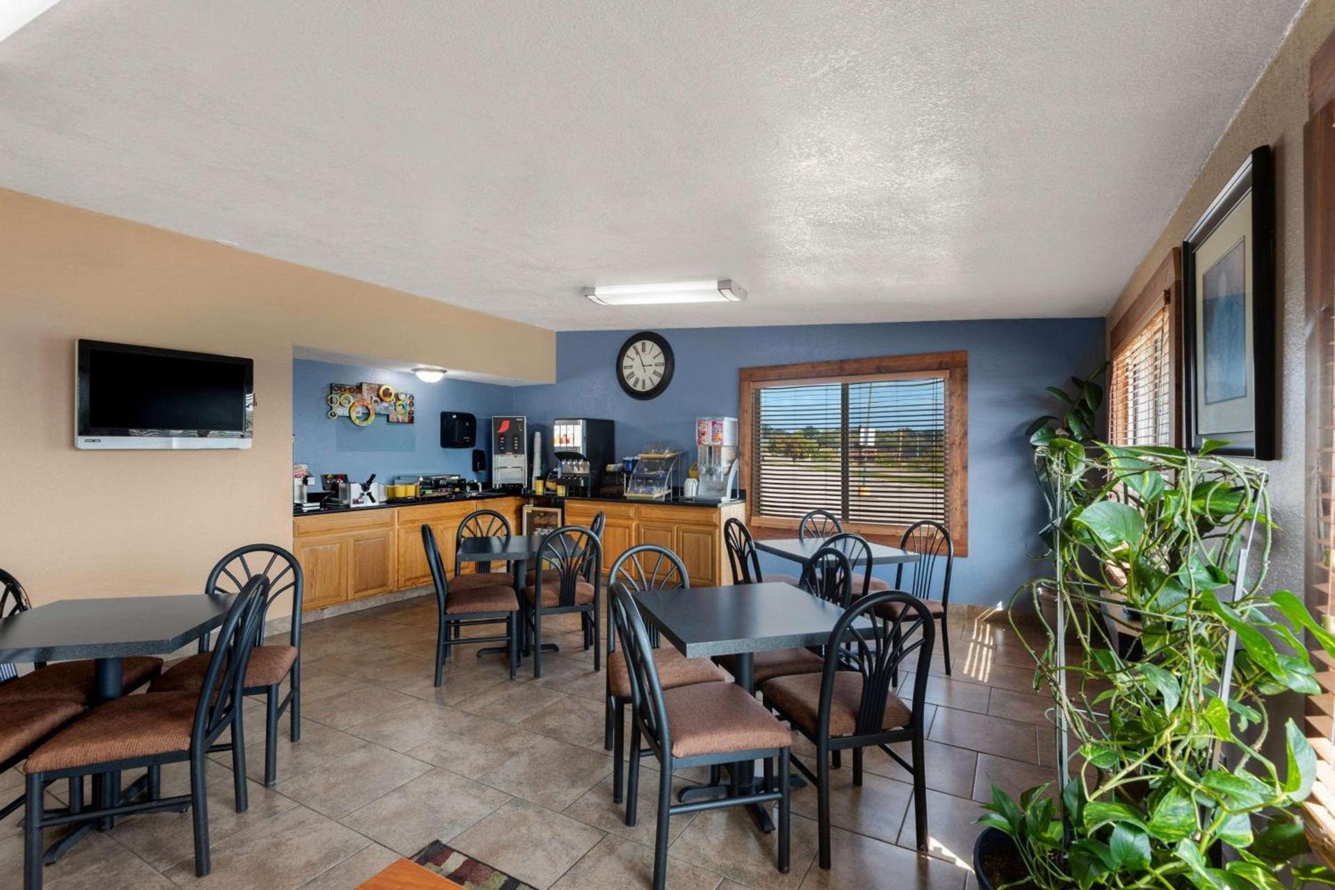 Days Inn by Wyndham Newton photo 14