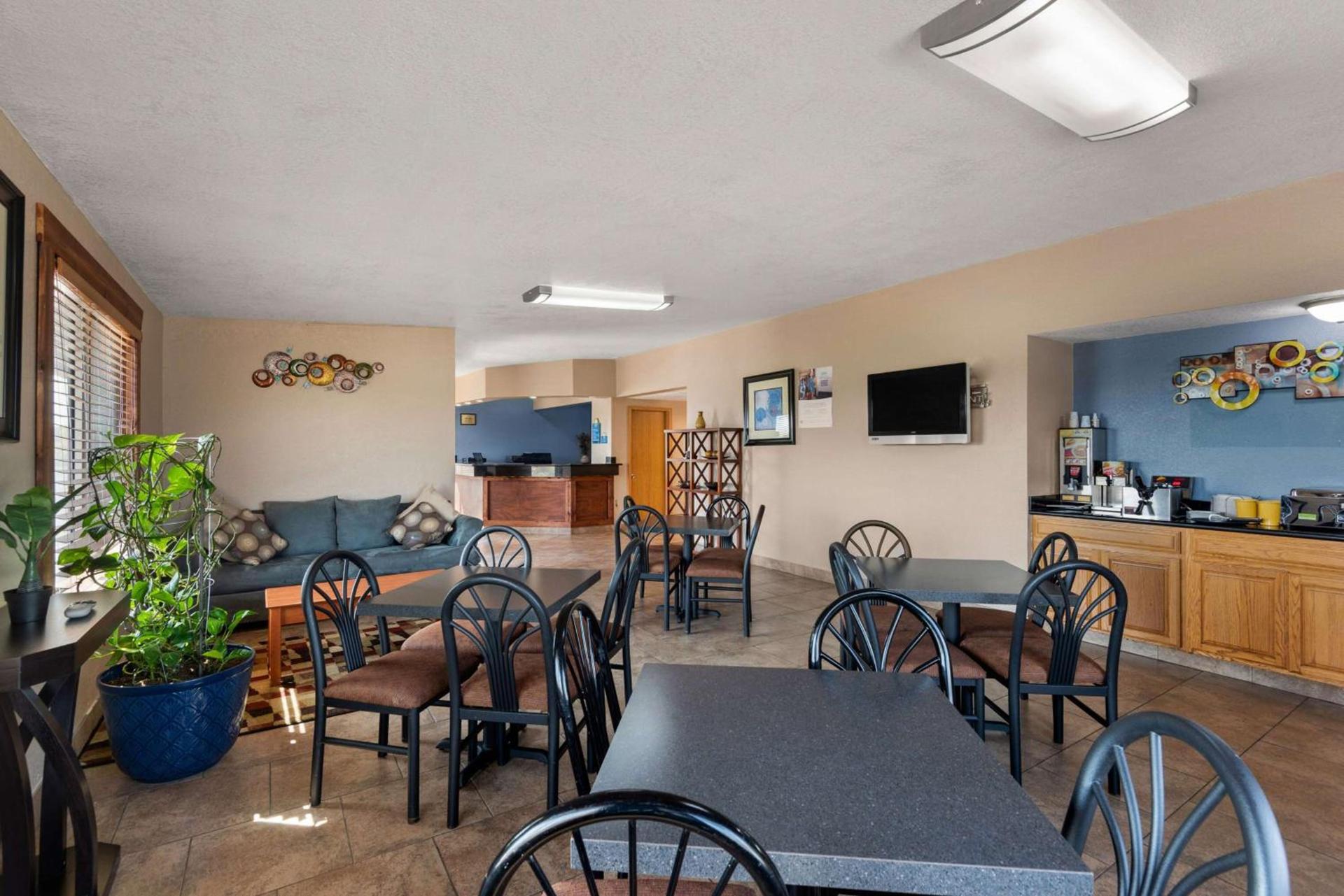 Days Inn by Wyndham Newton photo 15