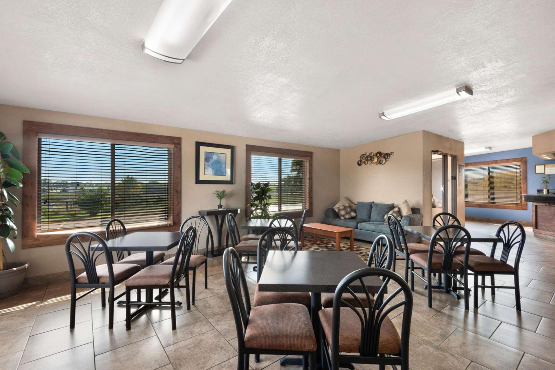 Days Inn by Wyndham Newton photo 16