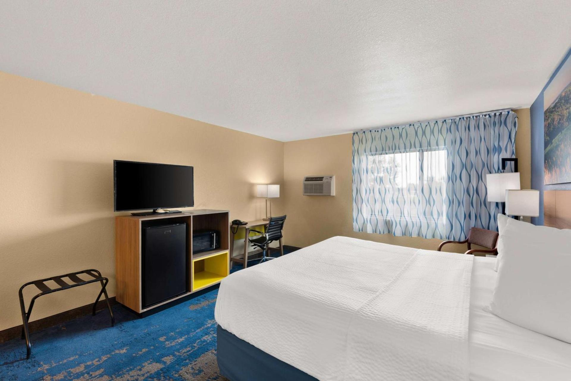 Days Inn by Wyndham Newton photo 20