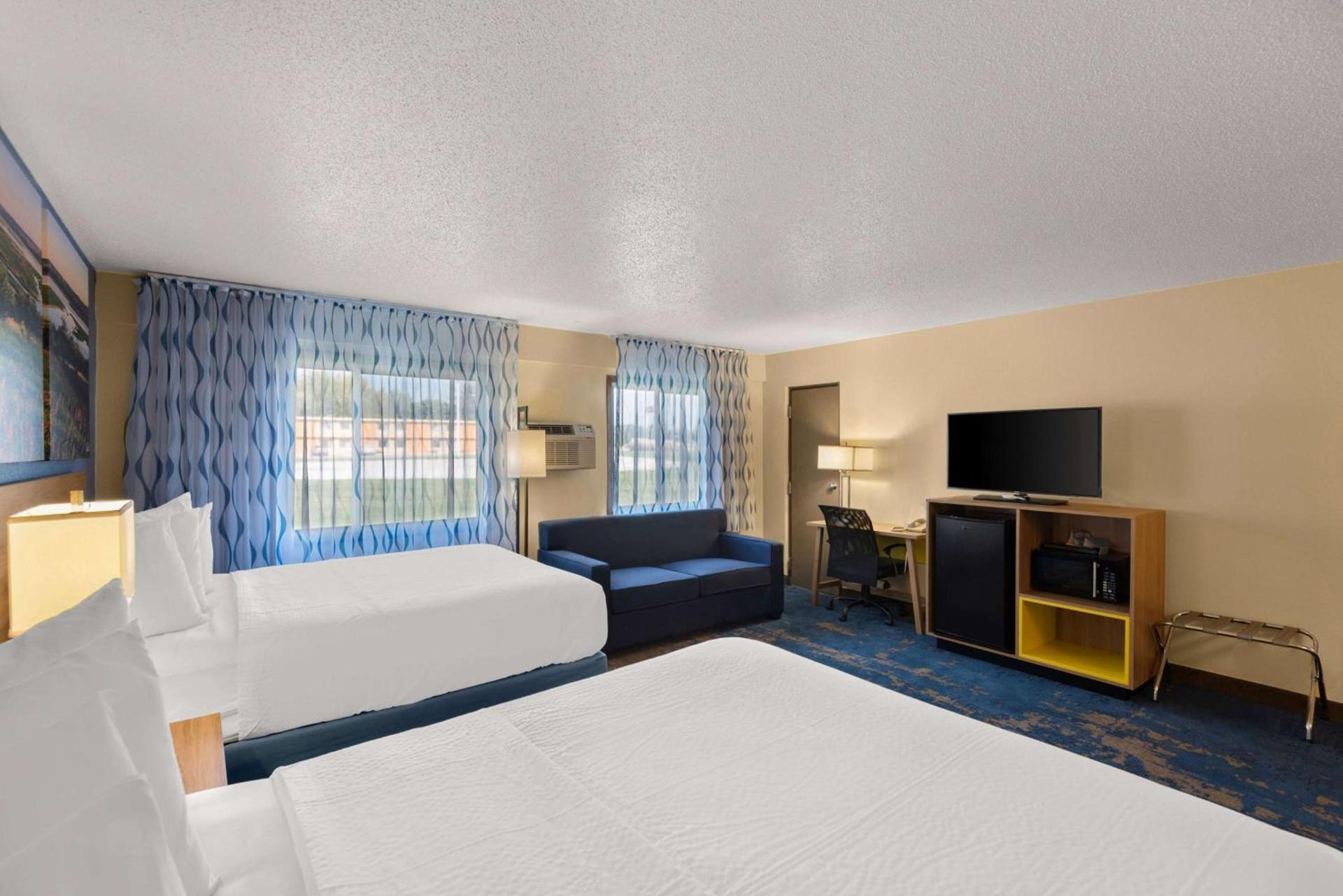 Days Inn by Wyndham Newton photo 29
