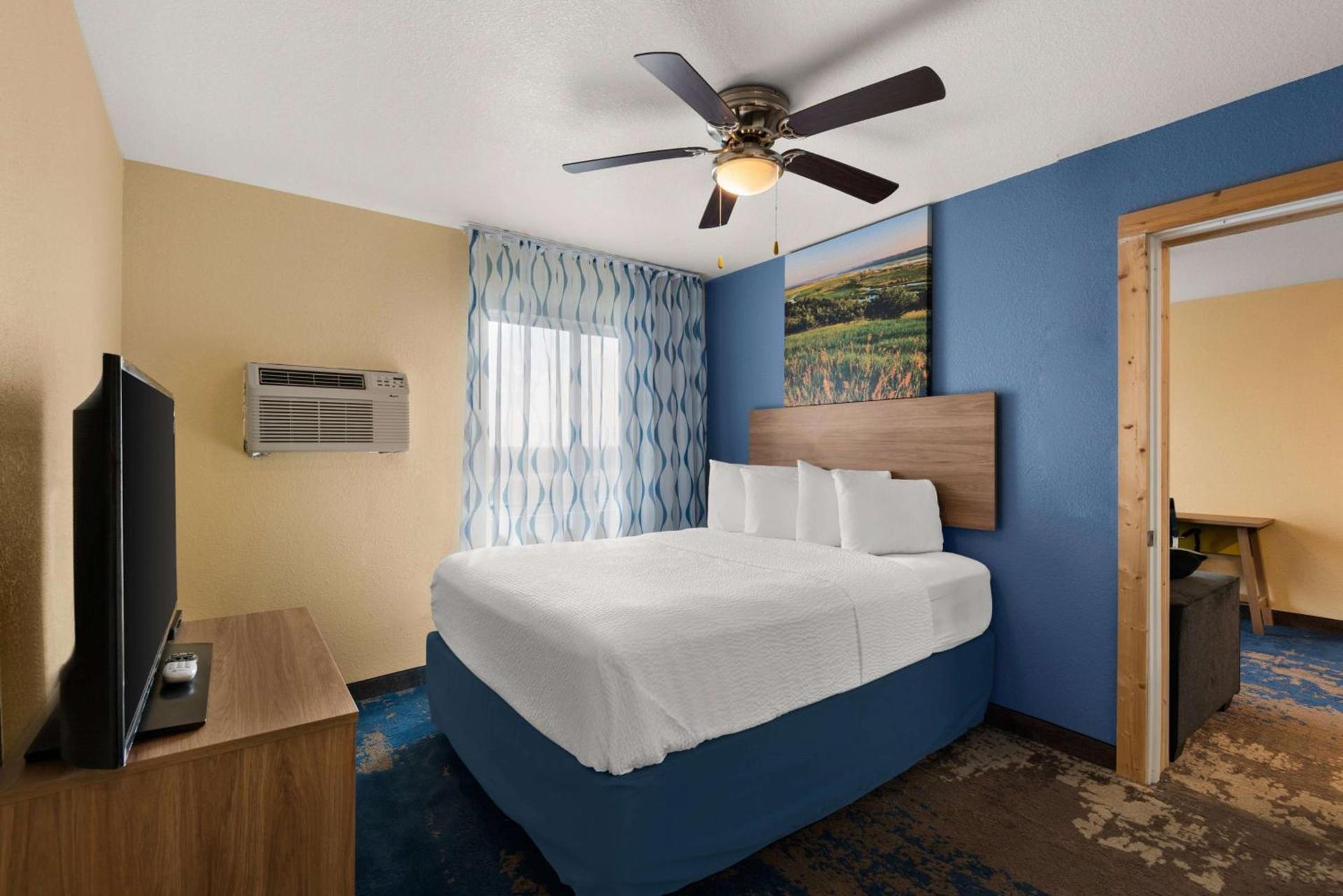 Days Inn by Wyndham Newton photo 33