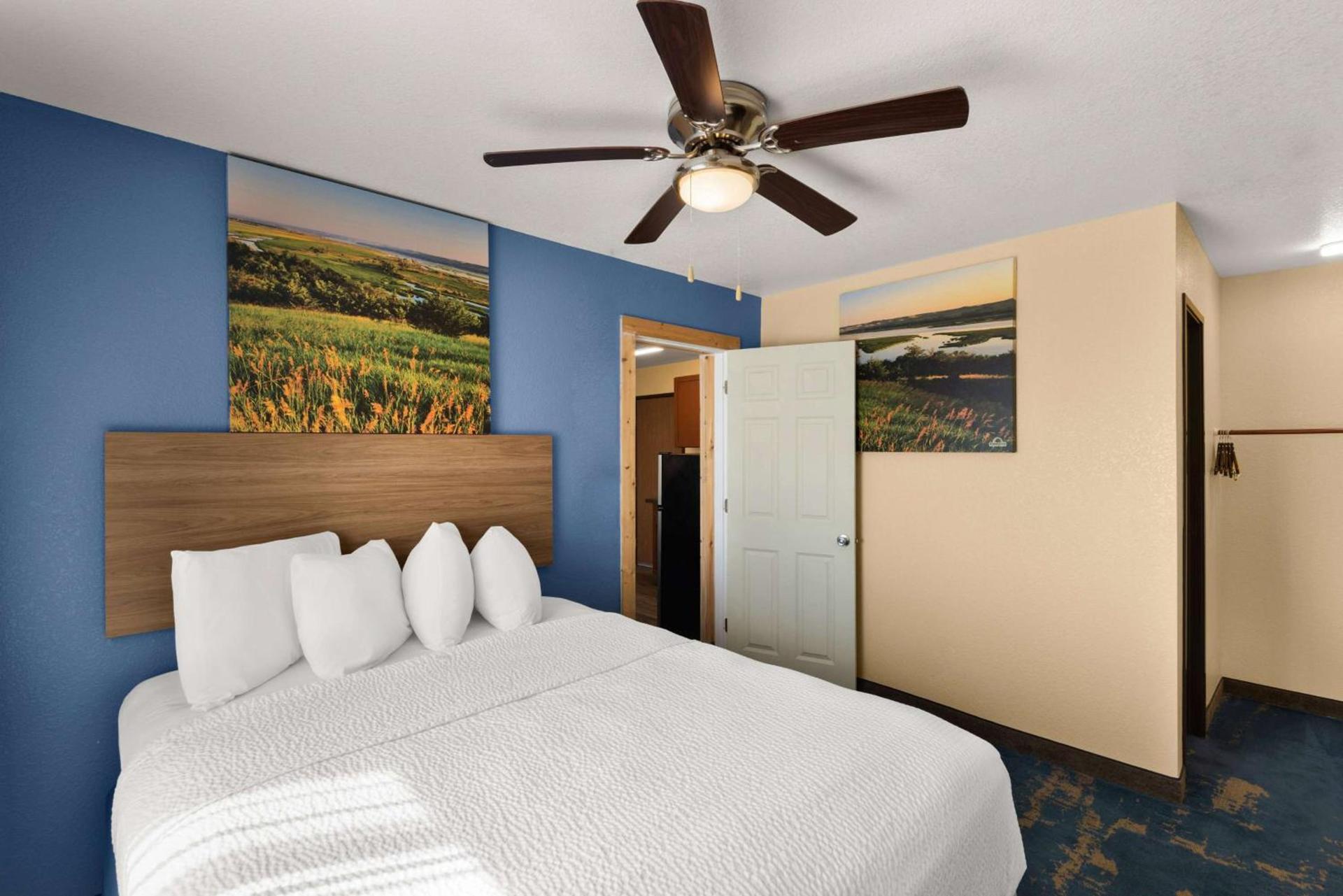 Days Inn by Wyndham Newton photo 34