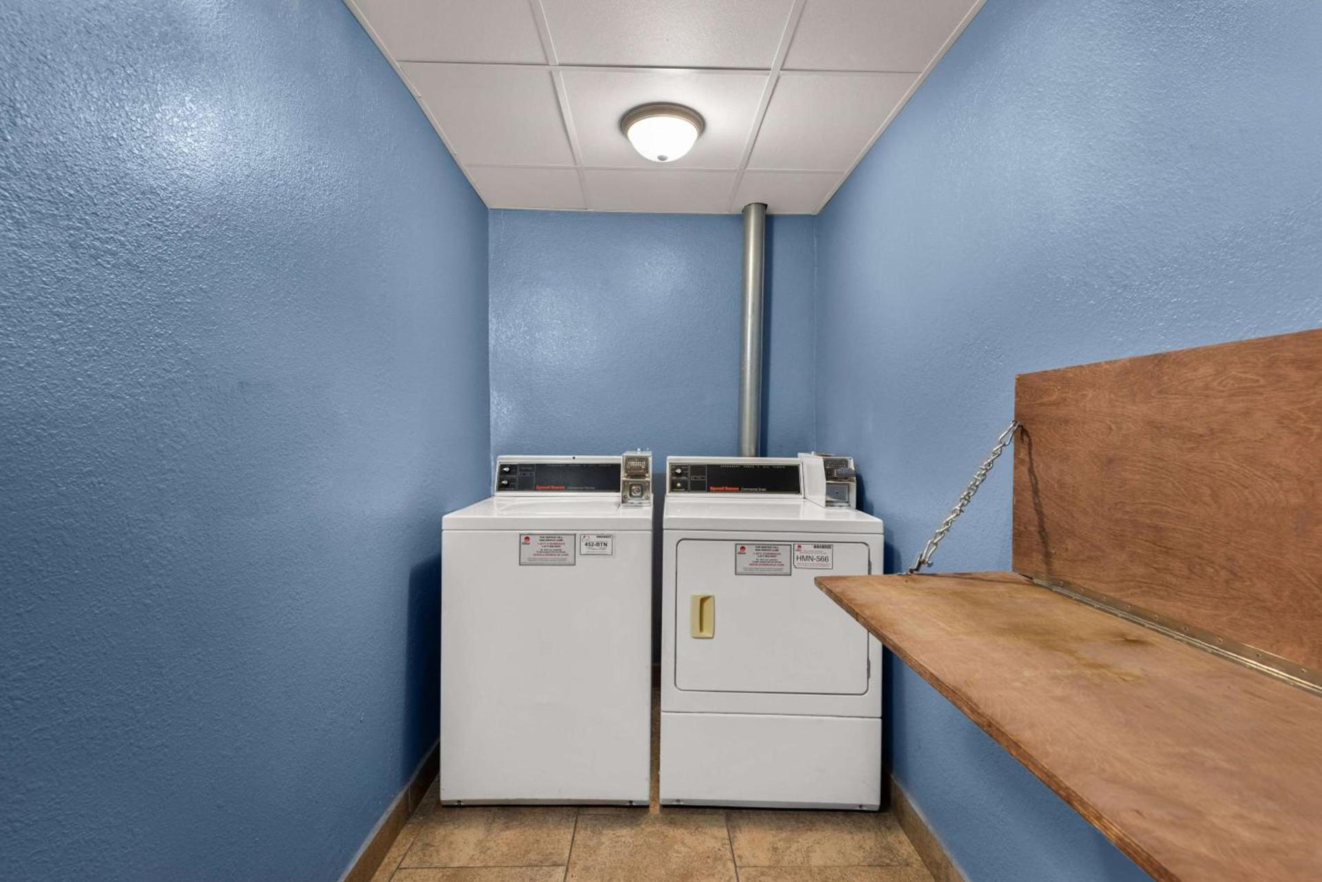 Days Inn by Wyndham Newton photo 36