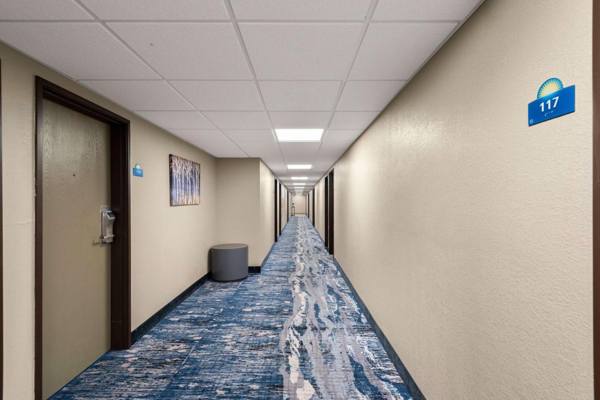 Days Inn by Wyndham Newton photo 38