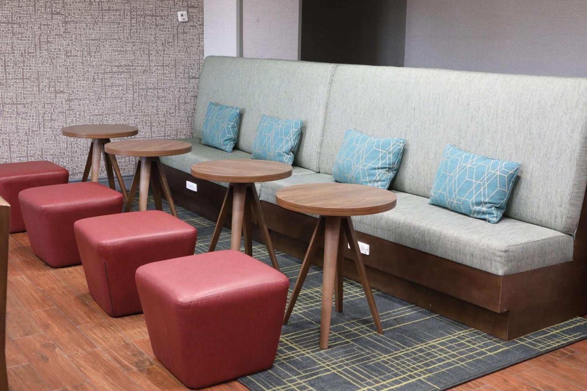 Hampton Inn Hutchinson photo 2