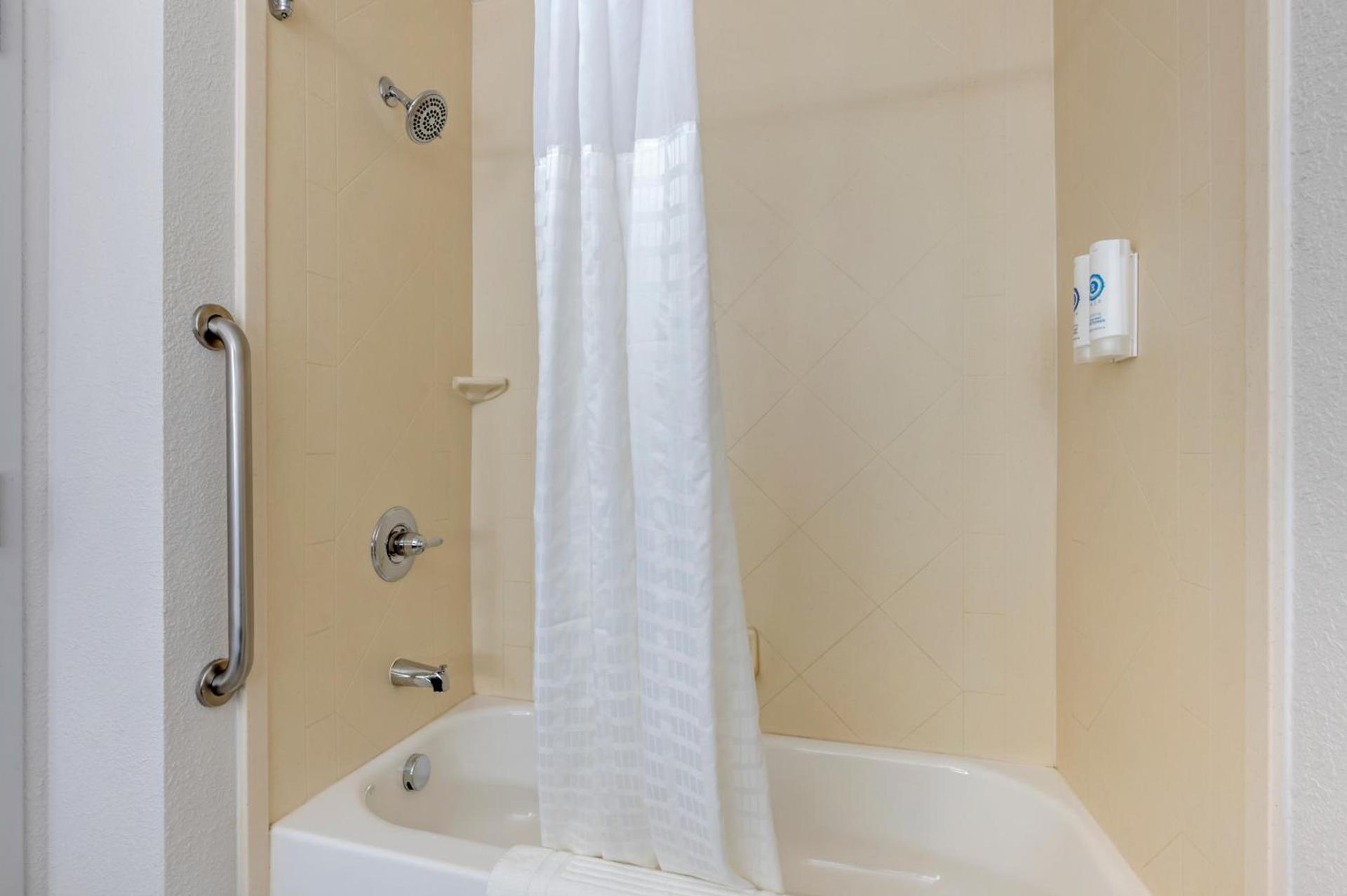 Comfort Suites West Indianapolis - Brownsburg photo 3