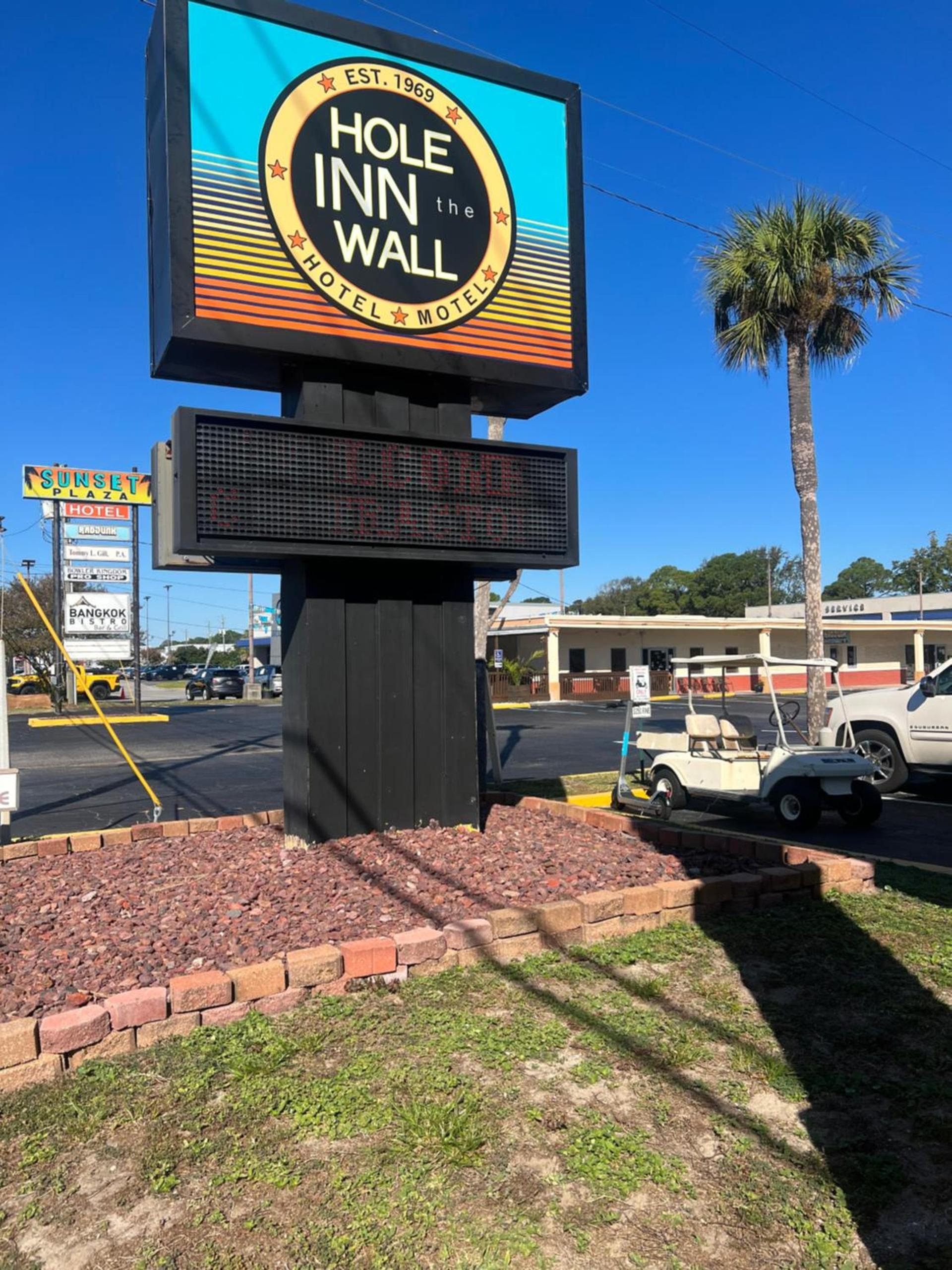 Hole Inn the Wall Hotel - Fort Walton Beach - Sunset Plaza - nearby Beaches & Hurlburt photo 95