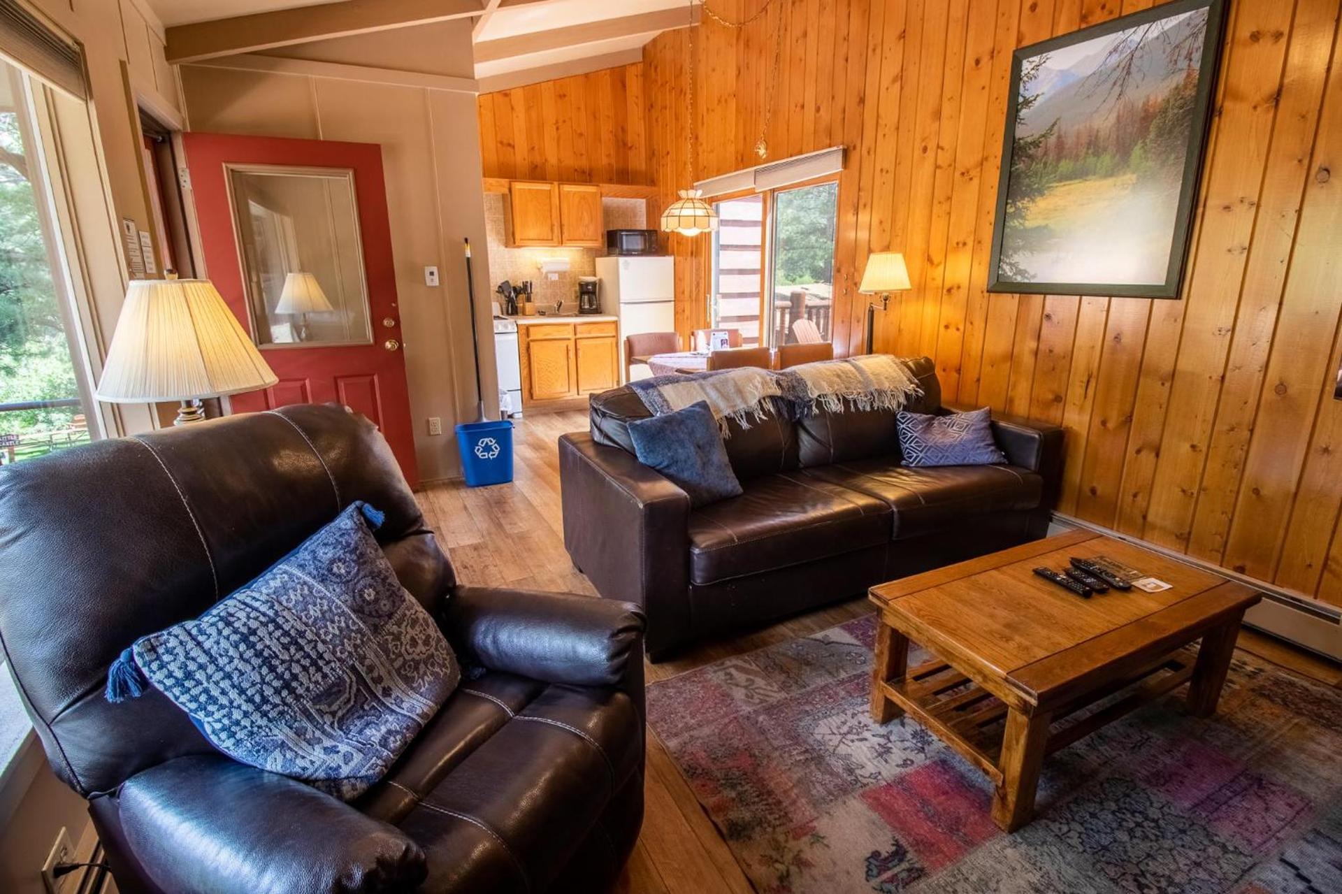 Castle Mountain Lodge photo 89