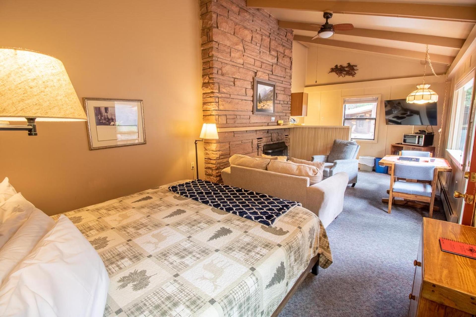 Castle Mountain Lodge photo 49