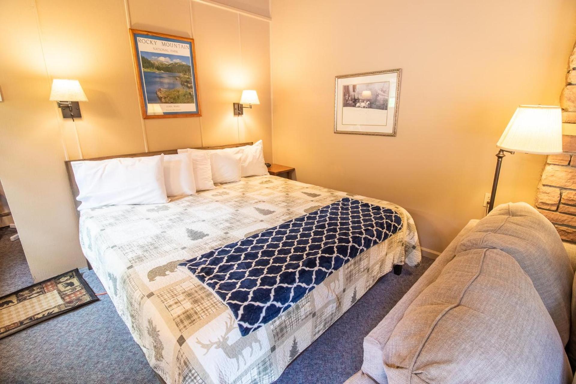 Castle Mountain Lodge photo 51