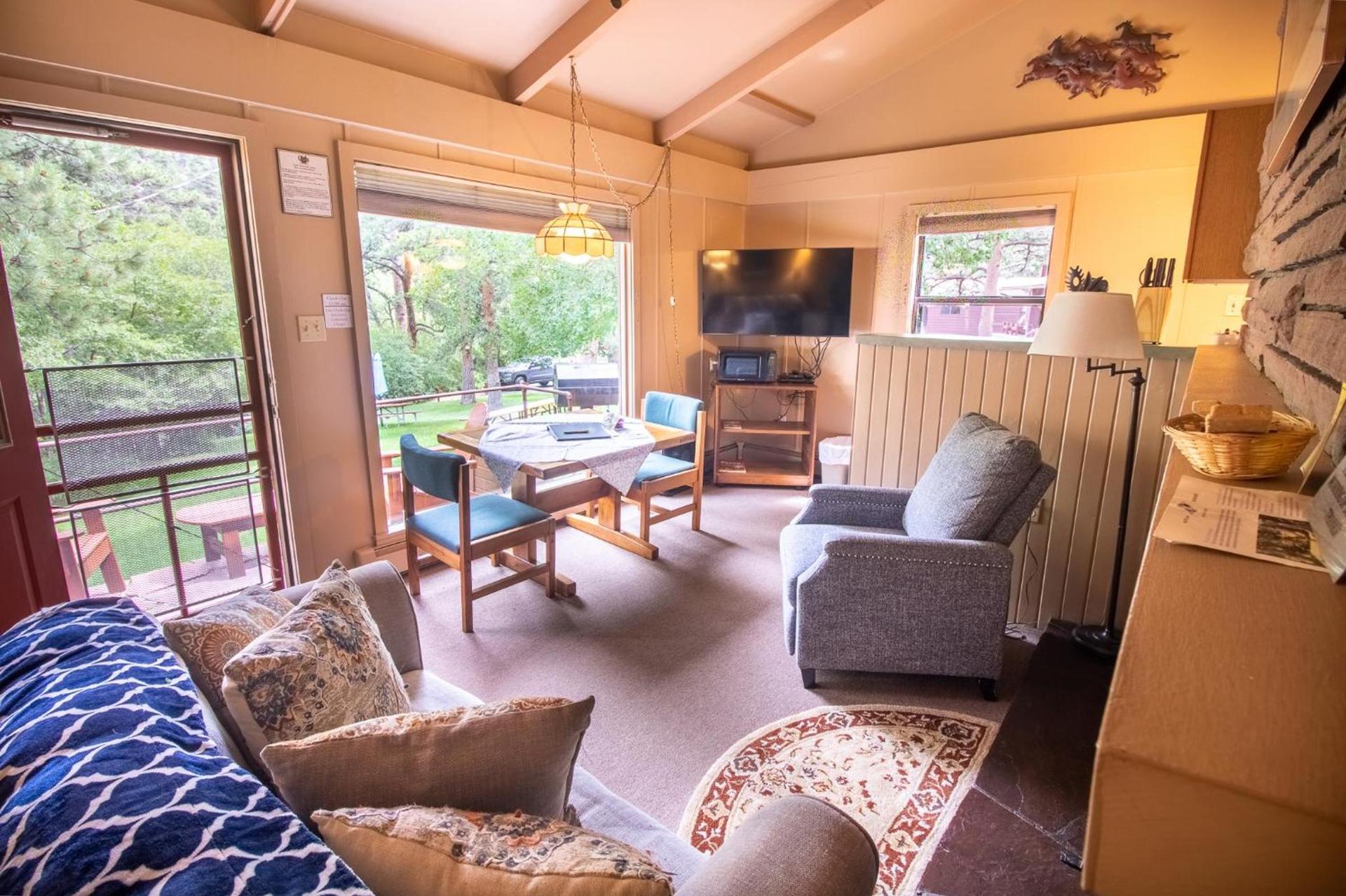 Castle Mountain Lodge photo 40