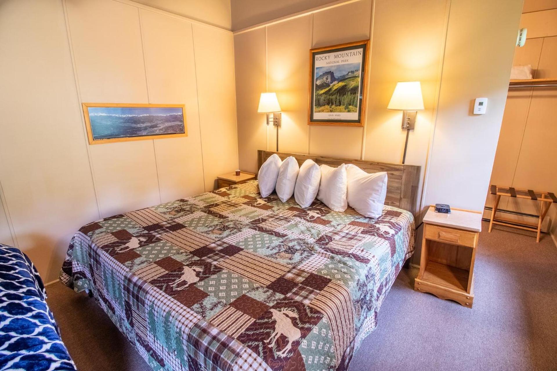 Castle Mountain Lodge photo 42