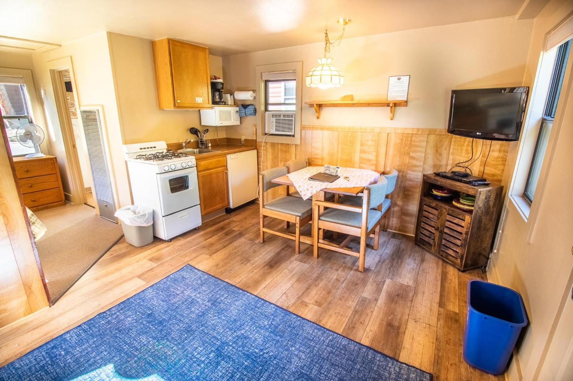 Castle Mountain Lodge photo 27