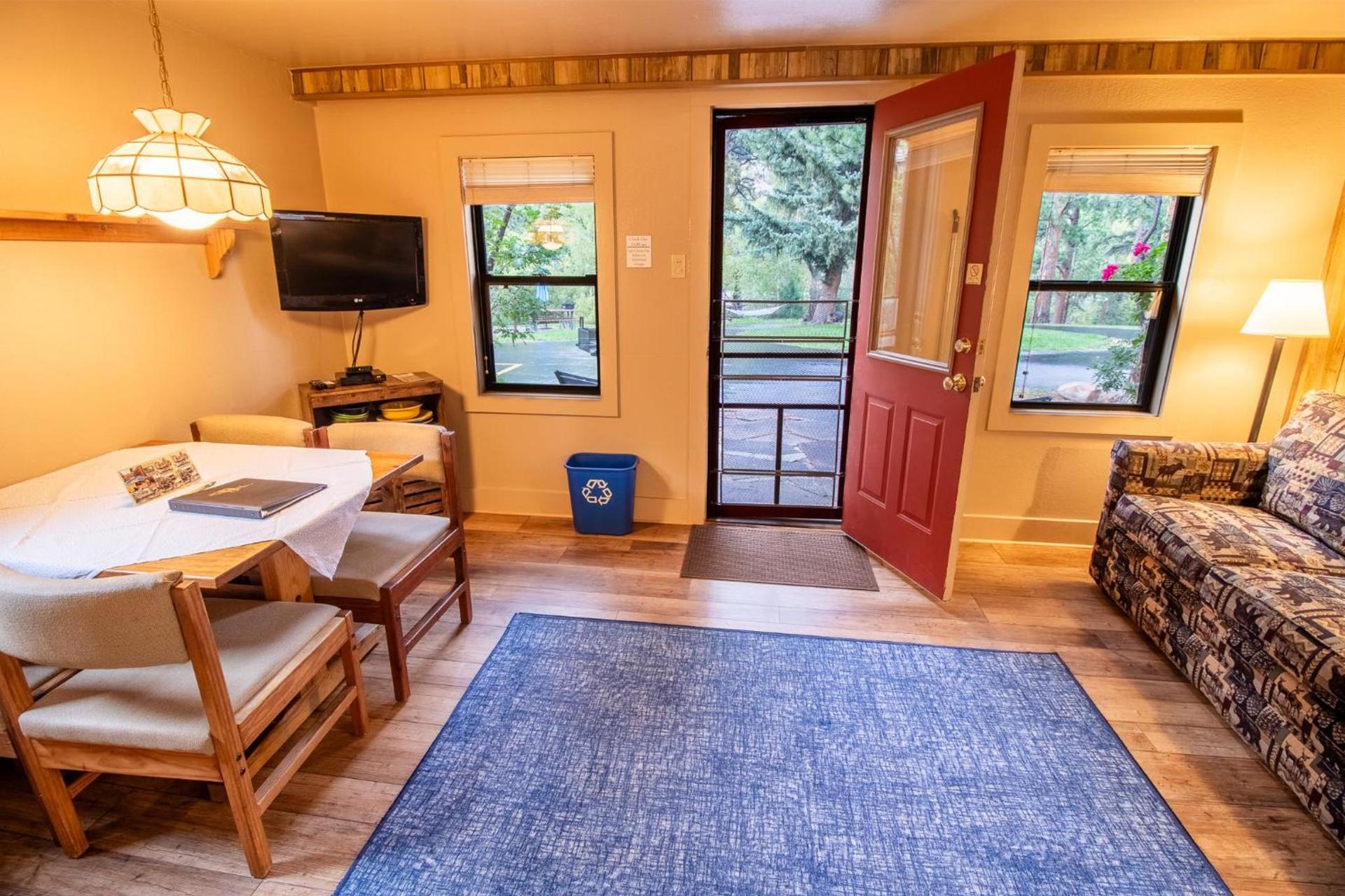 Castle Mountain Lodge photo 11