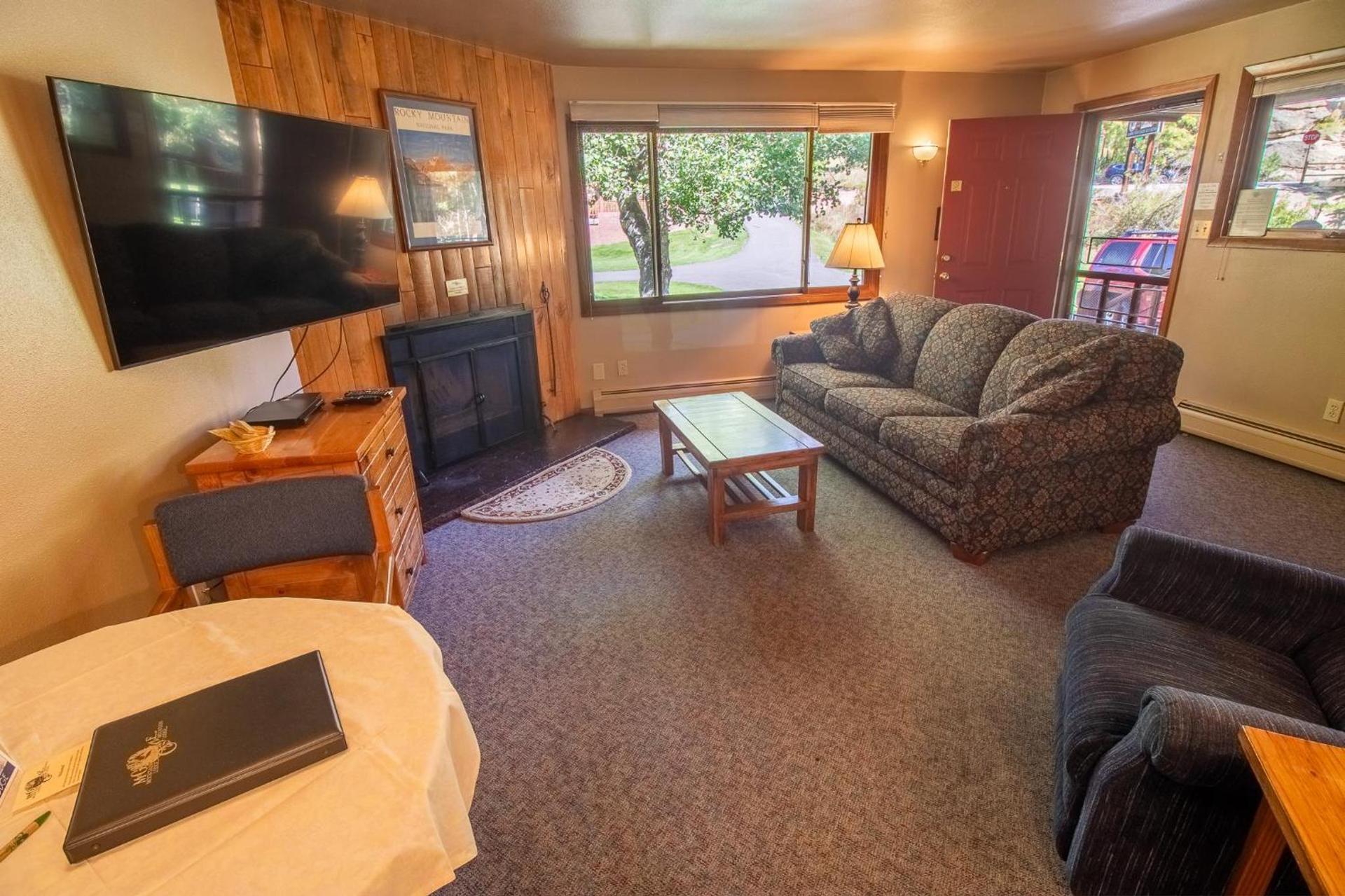 Castle Mountain Lodge photo 4