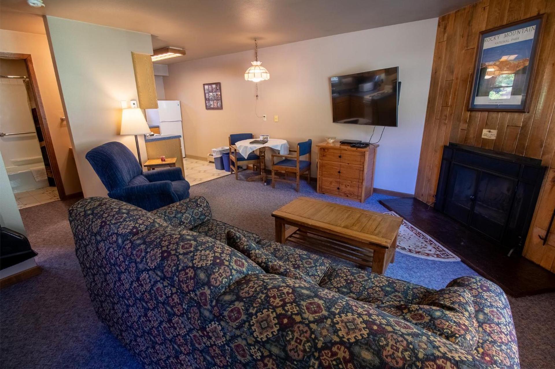 Castle Mountain Lodge photo 7