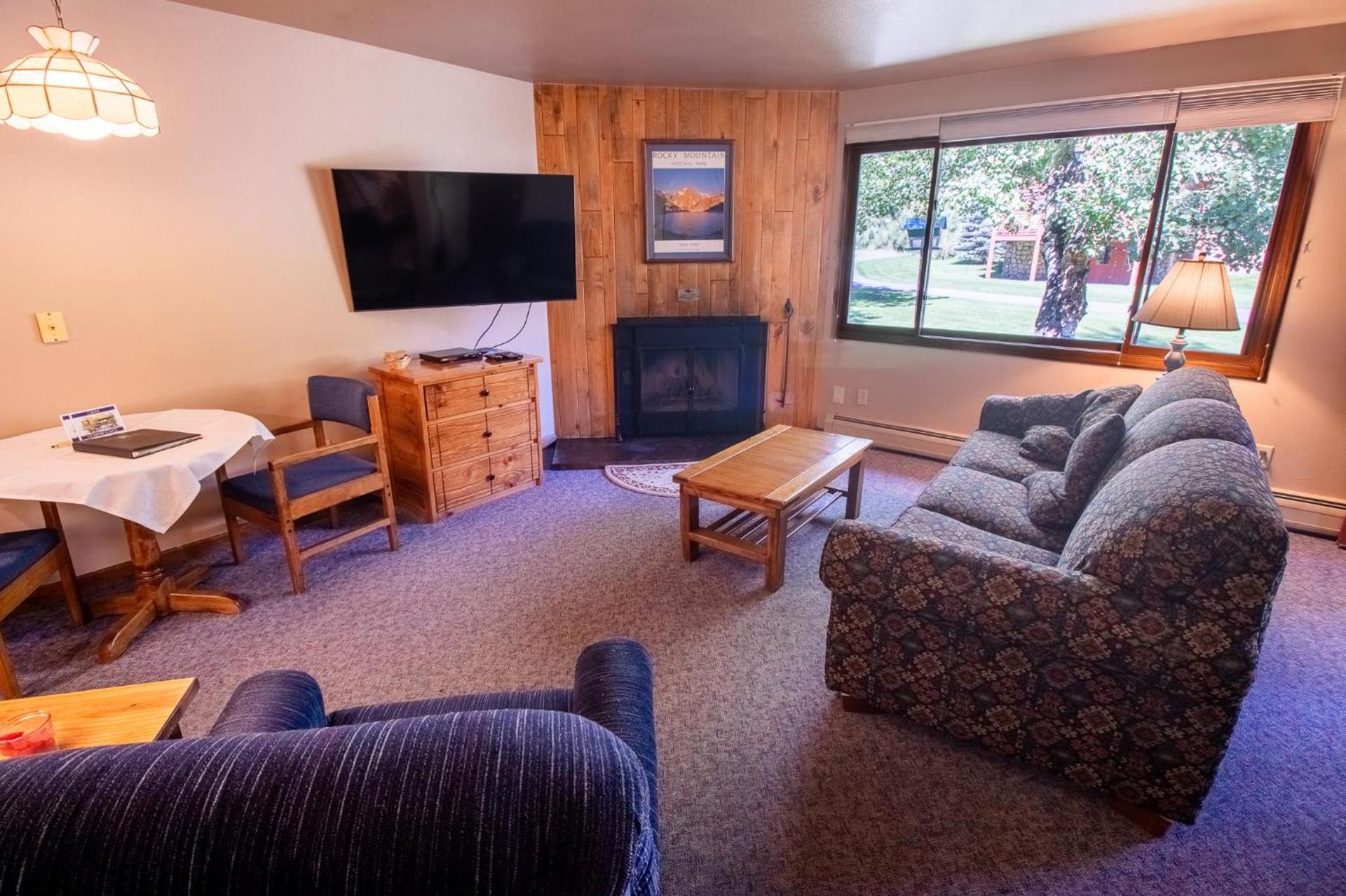 Castle Mountain Lodge photo 8