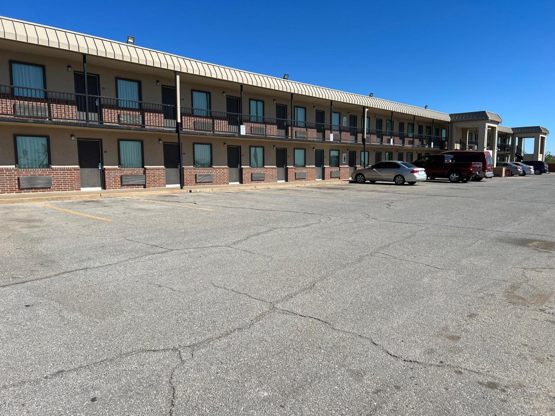 Hotel 81 El Reno photo 16