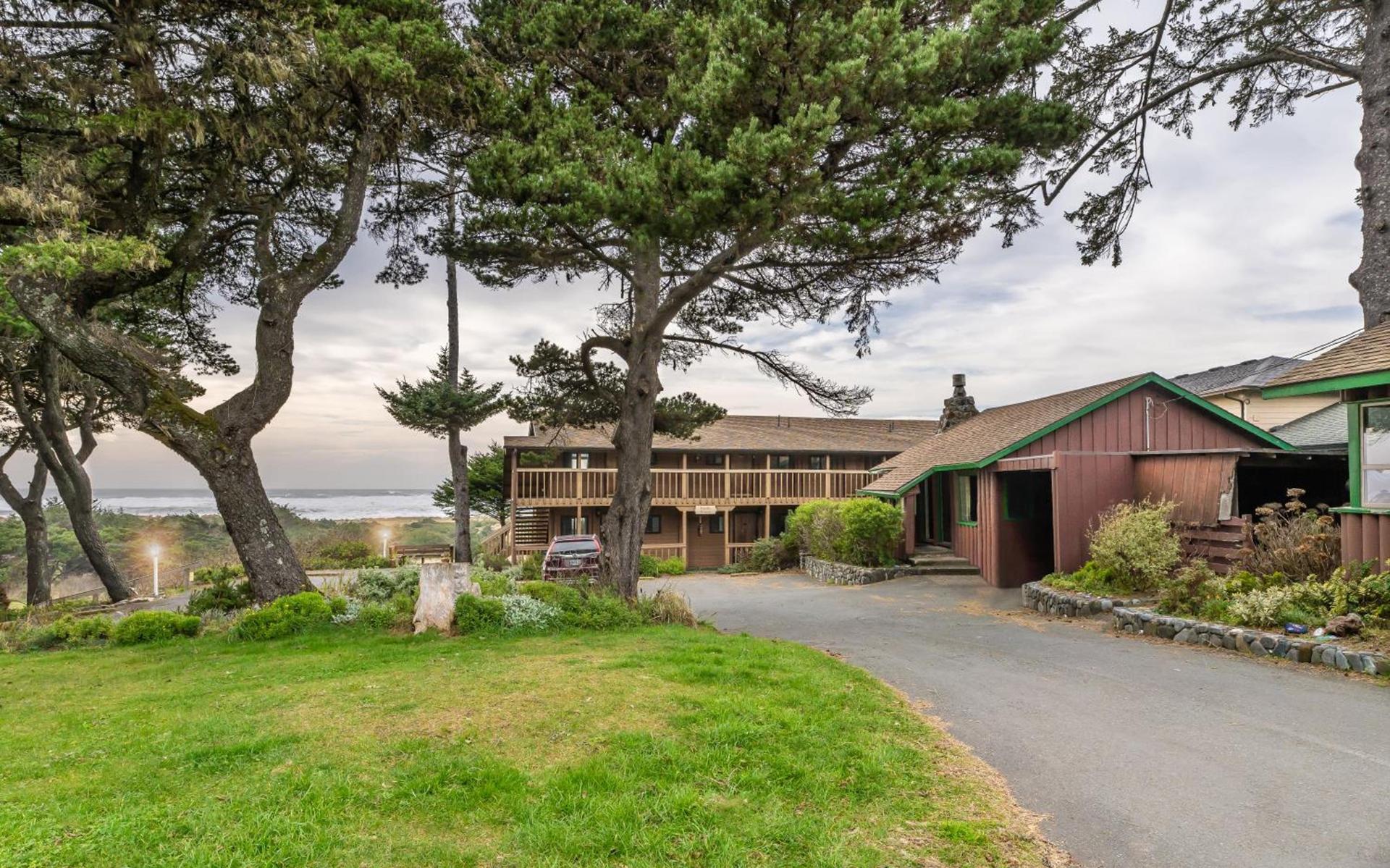 Gold Beach Inn photo 34