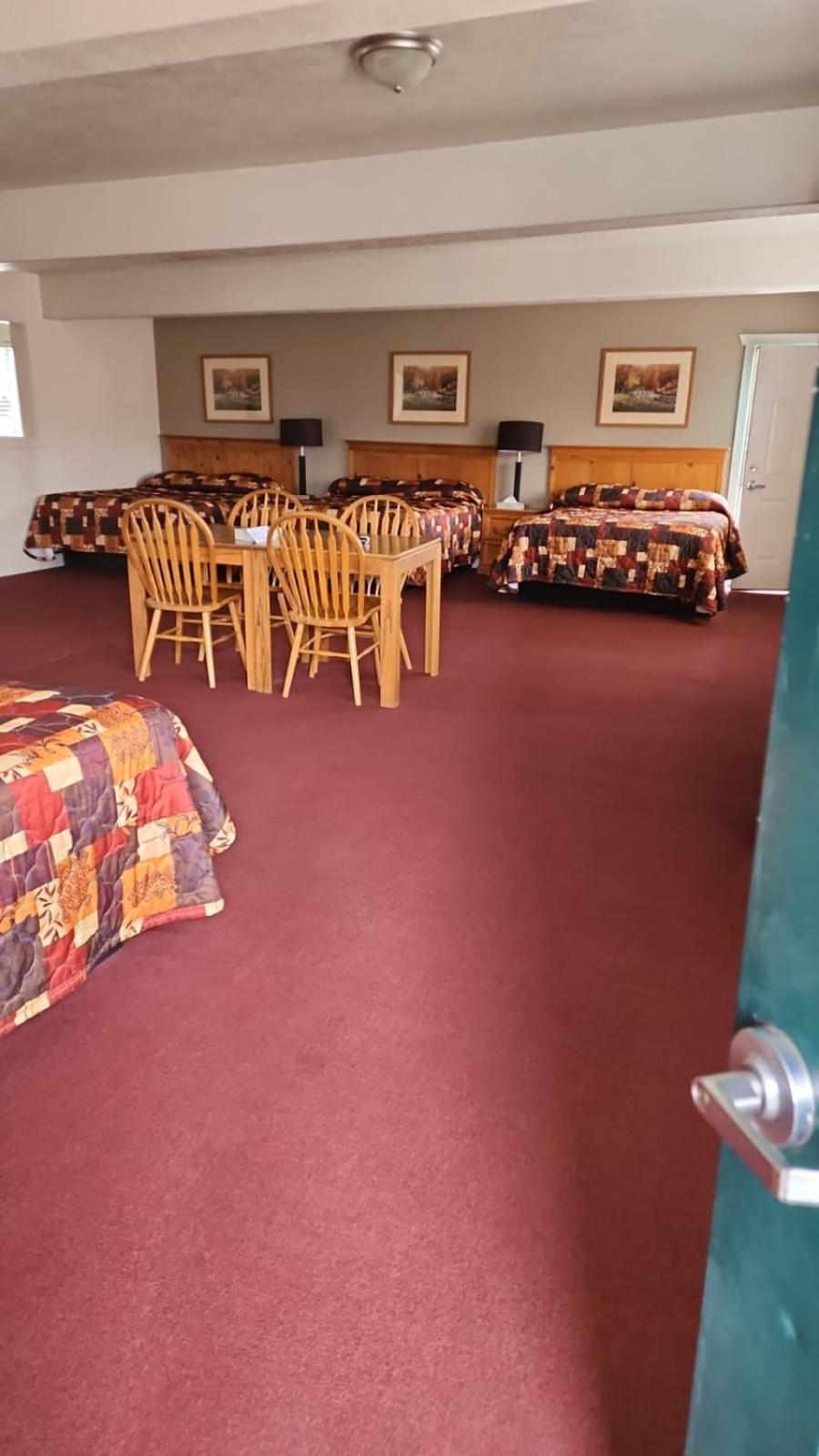Yellowstone Country Inn photo 5