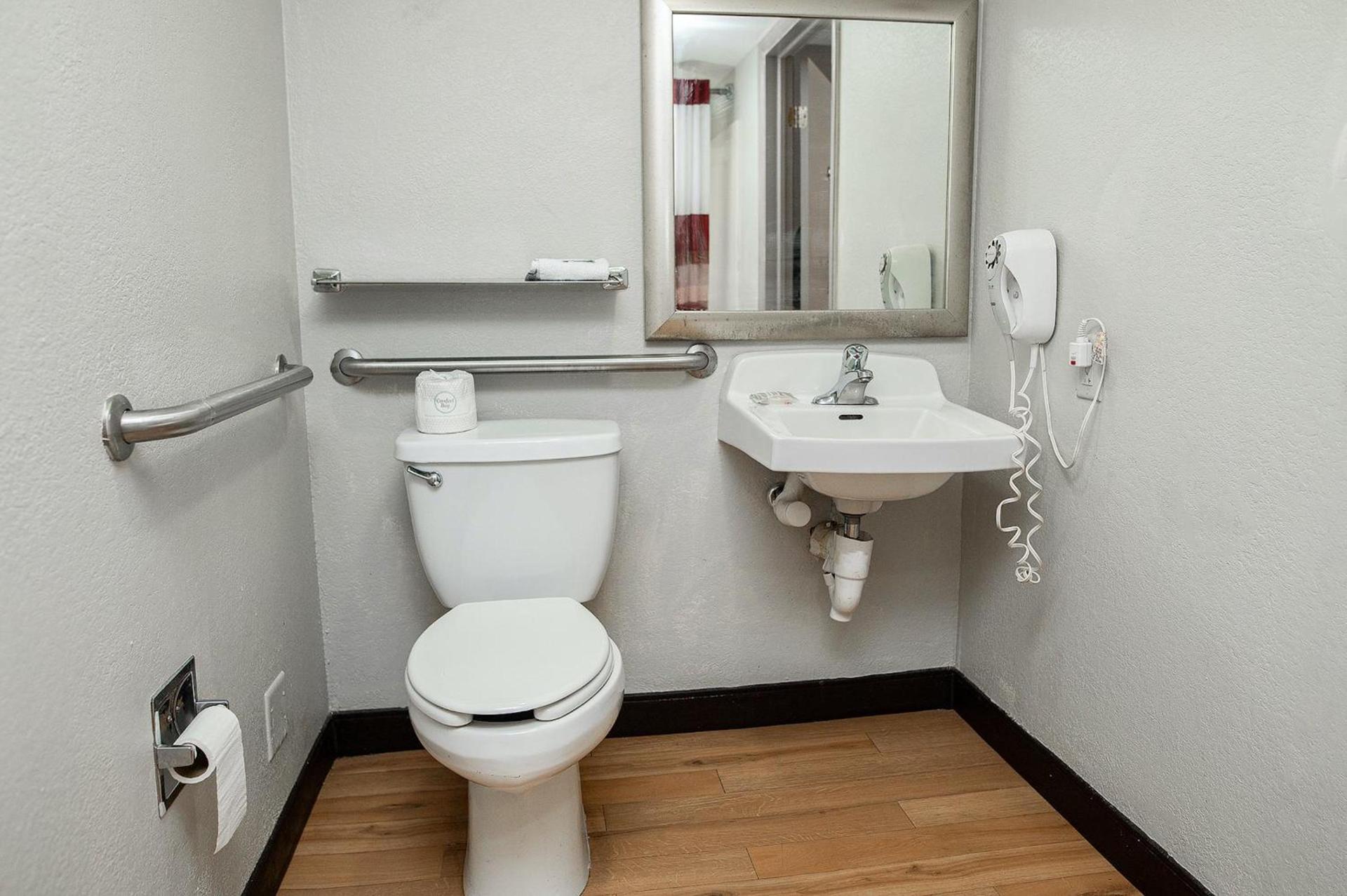Red Roof Inn Rochester - Henrietta photo 14