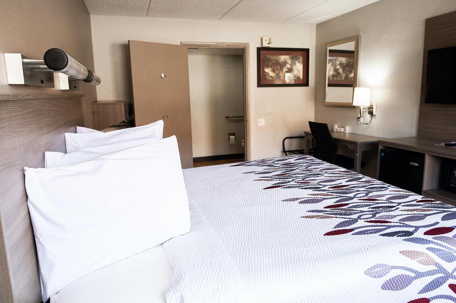 Red Roof Inn Rochester - Henrietta photo 13